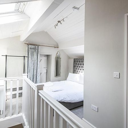 The Artists Loft - A Superb Cottage Sensitively Converted From A Grade II Listed 17Th Century Building 贝克韦尔 外观 照片