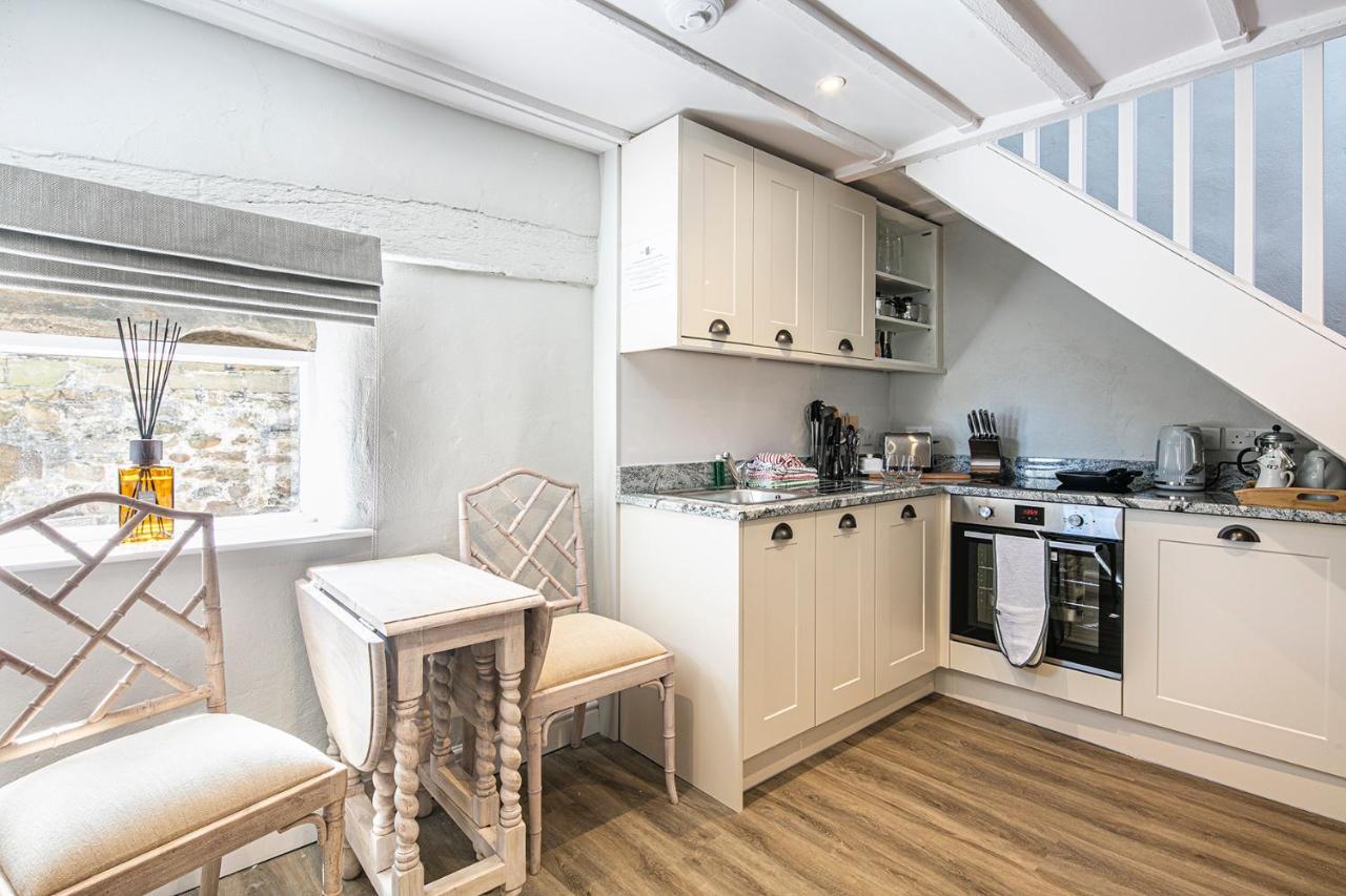 The Artists Loft - A Superb Cottage Sensitively Converted From A Grade II Listed 17Th Century Building 贝克韦尔 外观 照片