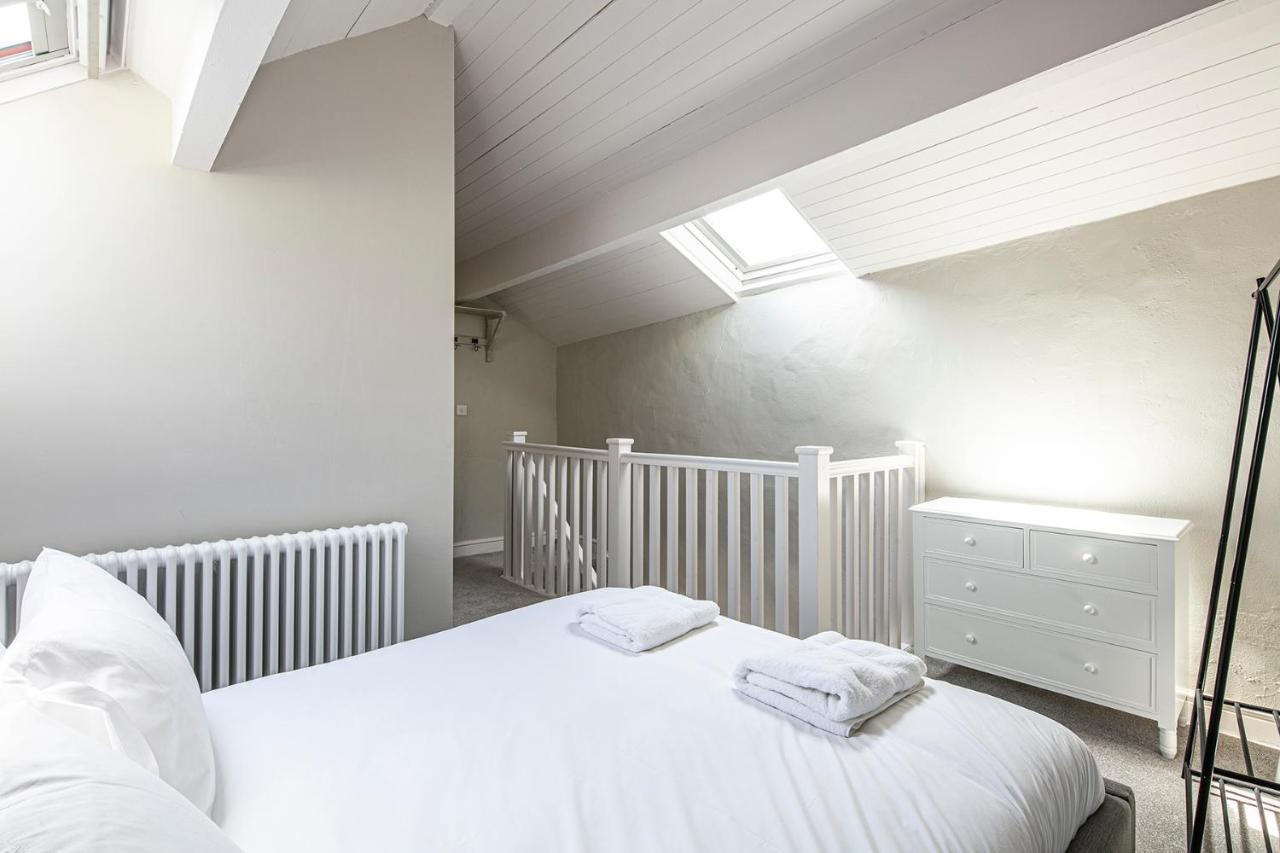 The Artists Loft - A Superb Cottage Sensitively Converted From A Grade II Listed 17Th Century Building 贝克韦尔 外观 照片