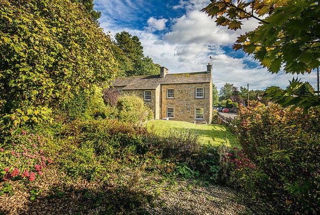The Artists Loft - A Superb Cottage Sensitively Converted From A Grade II Listed 17Th Century Building 贝克韦尔 外观 照片